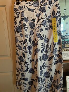 Ella Moss Navy Floral Print Linen-Blend Pants on Cream